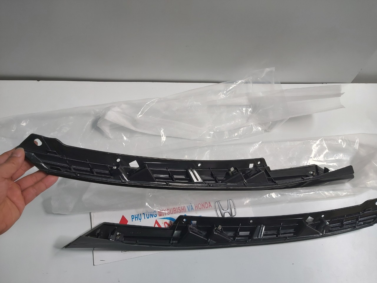 Nhựa viền trên đèn pha xe Honda CIVIC 2018-2020